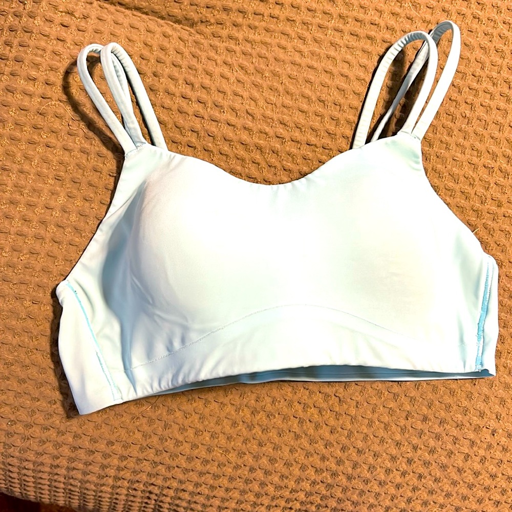 Lululemon like a cloud bra